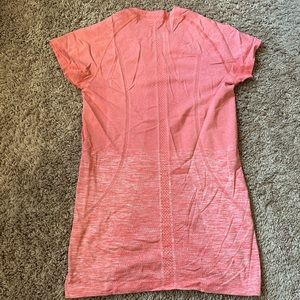 Lululemon swiftly tech short sleeve tee, size 6
